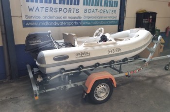 Surmarine ST290 met Yamaha F20EFI en trailer